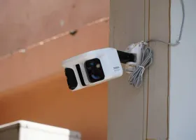 Baseus X1 Pro Ini Menawarkan Kamera Keamanan dengan Panel Surya untuk Rumah Tanpa Langganan
